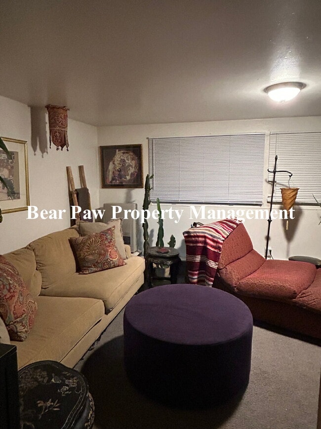 Building Photo - Adorable cabin in Evergreen!