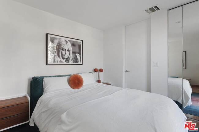 Building Photo - 7 Vicente Ter