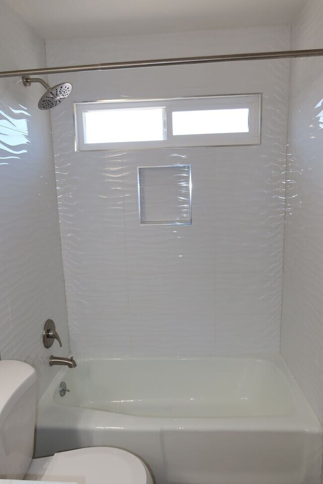 Building Photo - 379 Windward Way