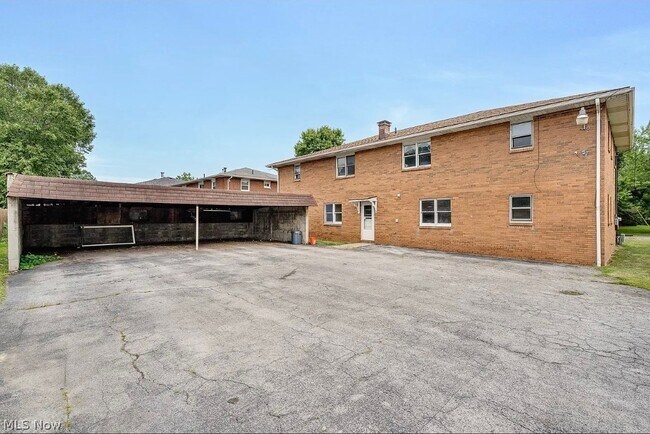 Building Photo - 895 Cook Ave