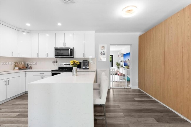 Building Photo - 8310 SW 45th St