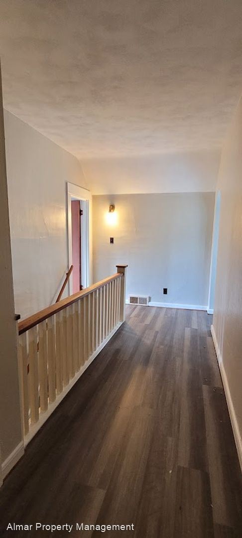 Building Photo - 3 br, 1 bath House - 9108 Township Road K