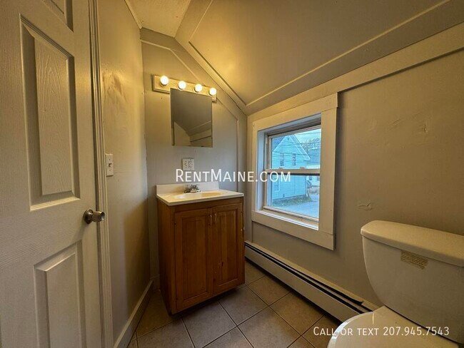 Building Photo - 3 Carey Ln