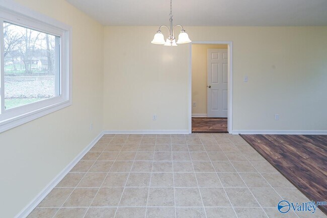Building Photo - 2423 Medaris Rd NW