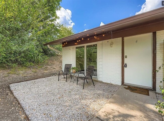 Building Photo - 1305 Hollow Creek Dr