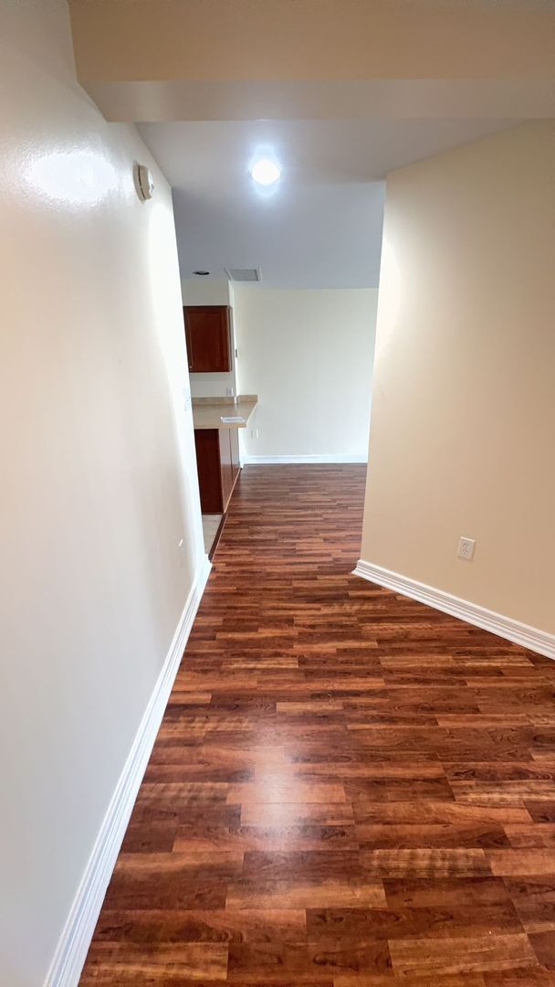 Building Photo - Newly Renovated Condo in the heart of Down...