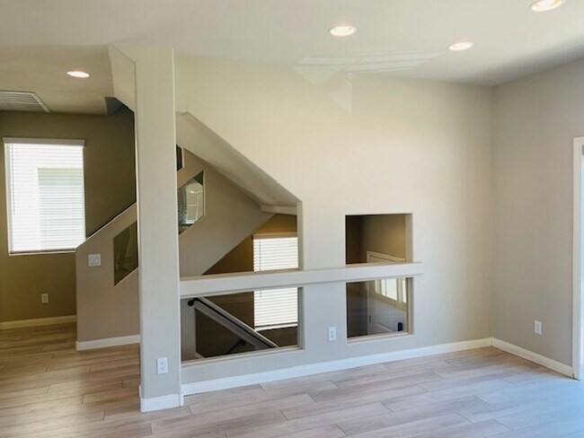 Building Photo - Beautiful Southwest Home with Dual Primary...