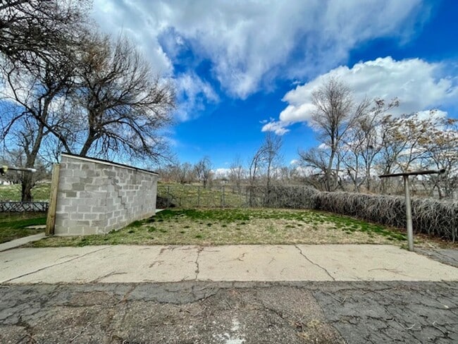 Building Photo - Remodeled Ranch Duplex