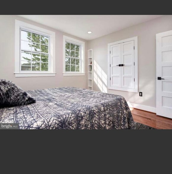 Building Photo - 4208 Fort DuPont Ter SE