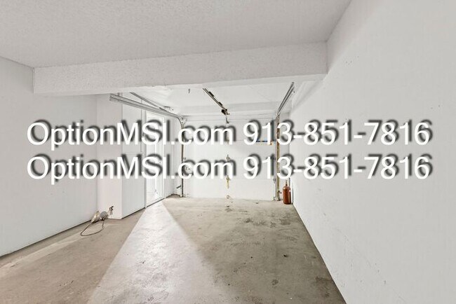 Building Photo - Minutes from KU MED~