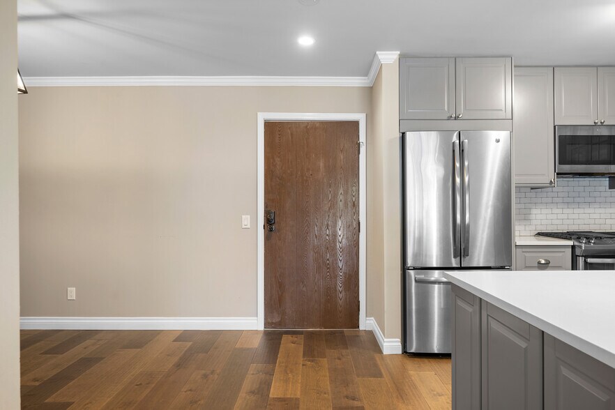 Building Photo - 310 N Jackson St