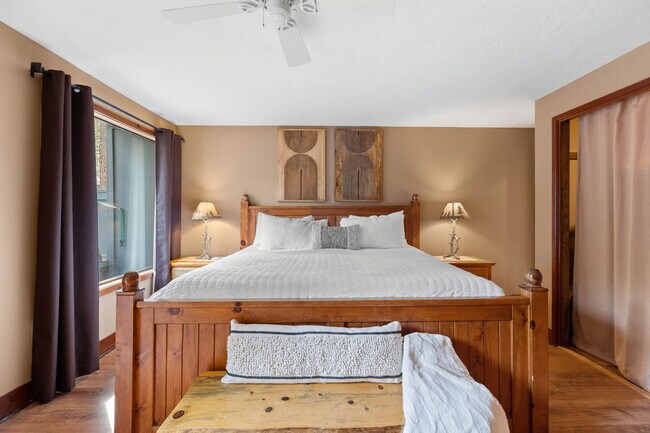 Building Photo - 18087 E Butte Ln