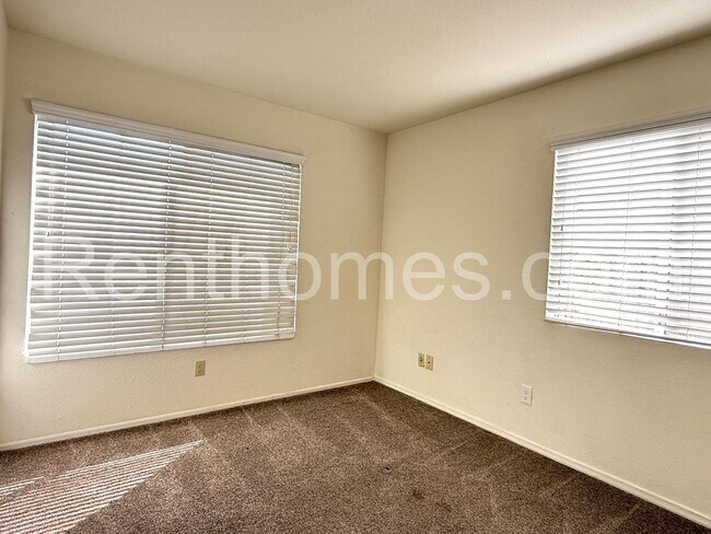 Building Photo - 1553 Palomar Dr