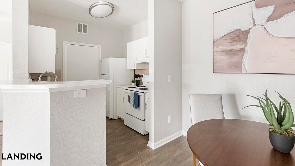 Building Photo - 9835 Fredericksburg Rd