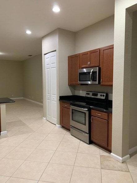 Building Photo - 6729 Bulrush Ct