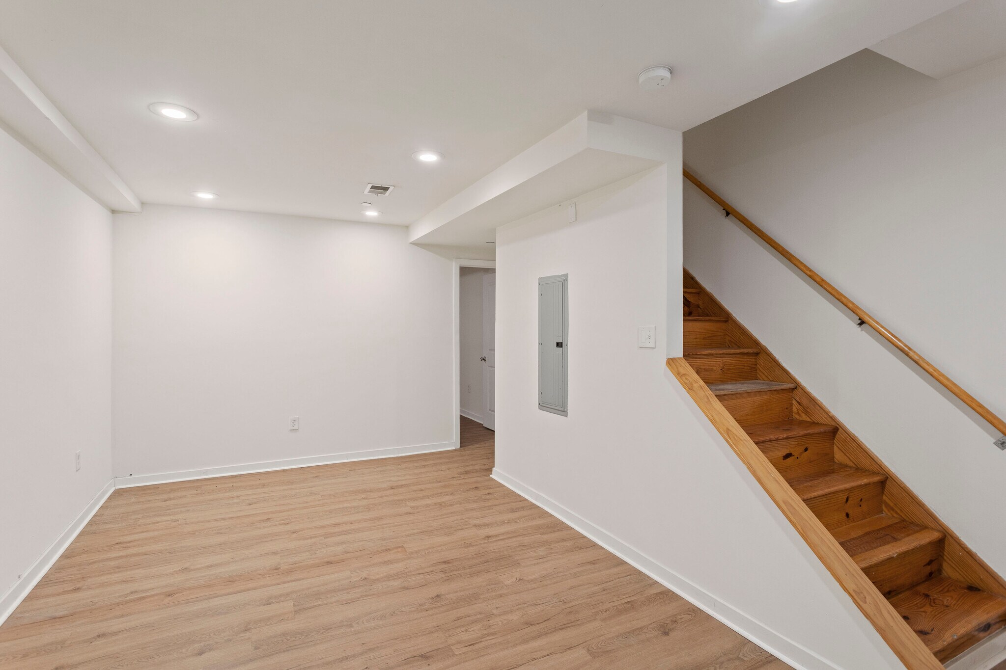 Building Photo - 526 S 13th St