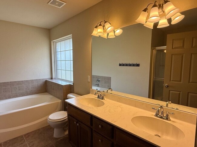 Building Photo - Gorgeous Four Bedroom Home in Scissortail Landing of Edmond