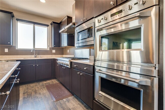 Building Photo - 10589 Acacia Park Pl