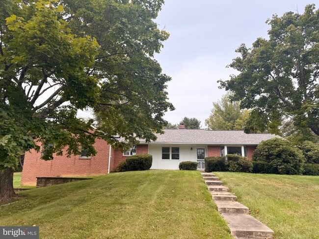 Building Photo - 2710 Academy Dr