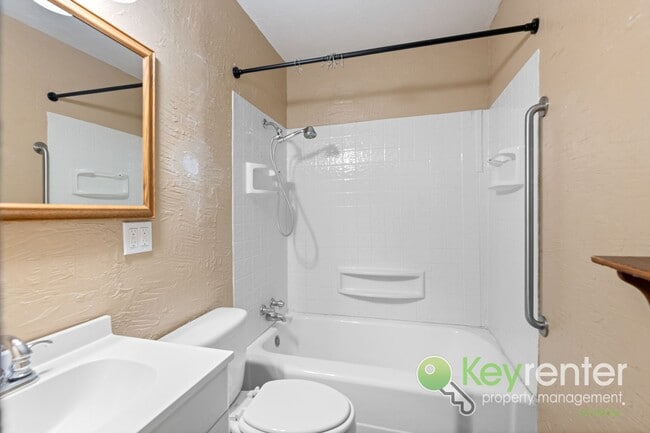 Building Photo - Charming 3-Bedroom Home in Southwest Wichita – Move-In Ready!