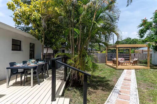 Building Photo - 5212 Puritan Ave