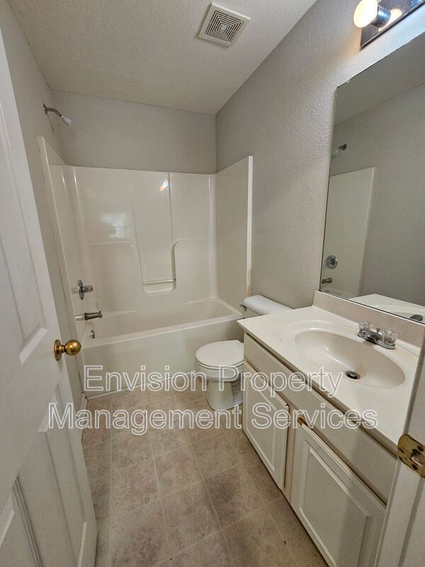 Building Photo - 393 Brookview Dr