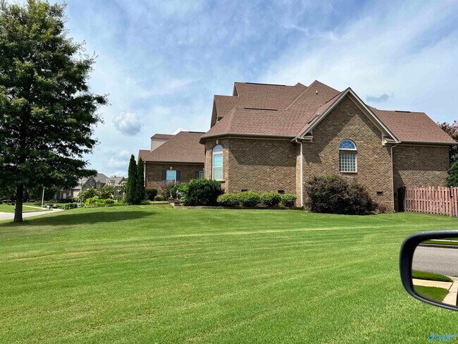 Building Photo - 123 Forest Ridge Dr