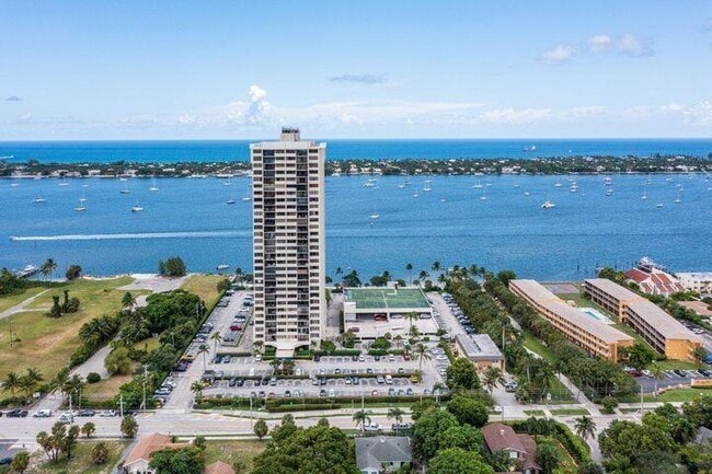 Building Photo - 5600 N Flagler Dr