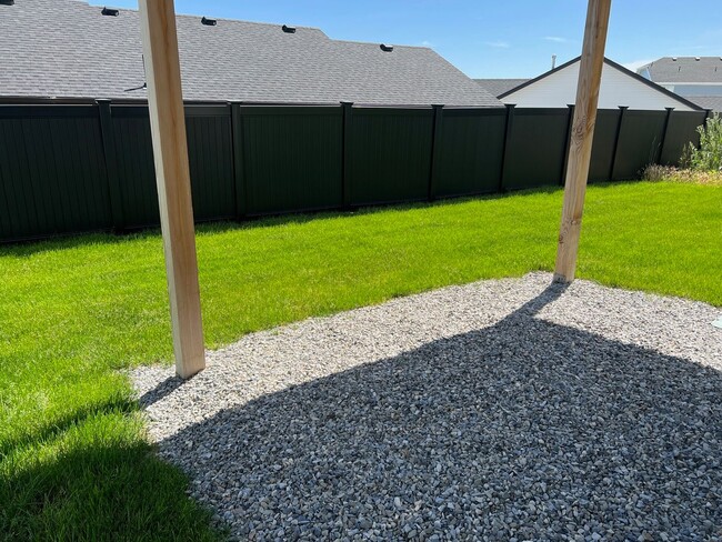 Building Photo - Don't Miss This Former Model Home Rental