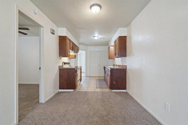 Building Photo - 6203 SE 47th St