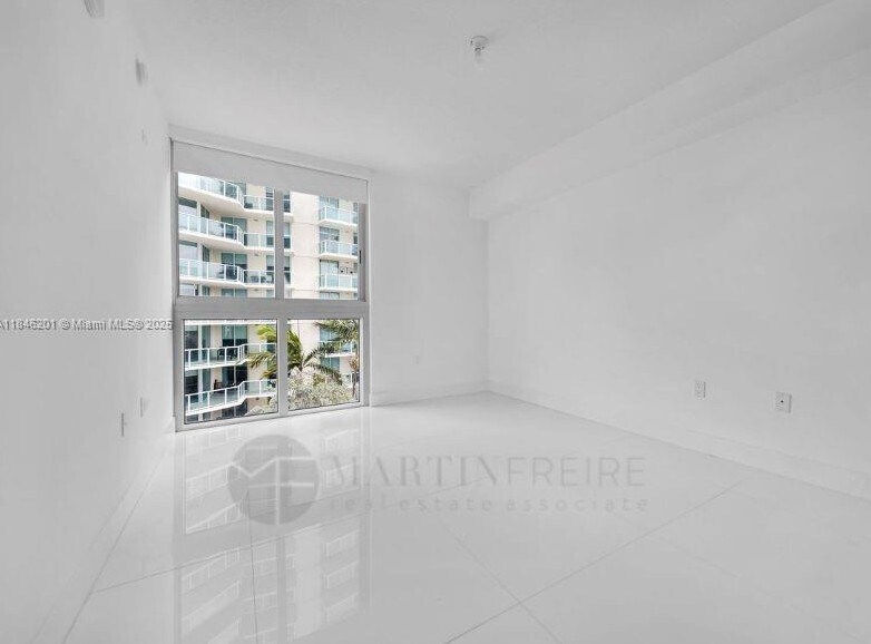Building Photo - 300 Sunny Isles Blvd