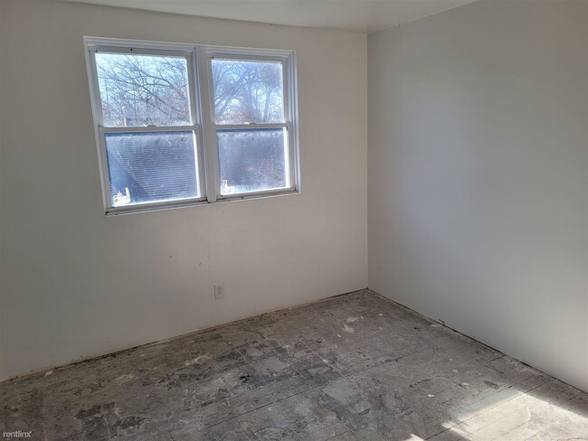 Building Photo - 3 br, 1.5 bath House - 332 North French St...