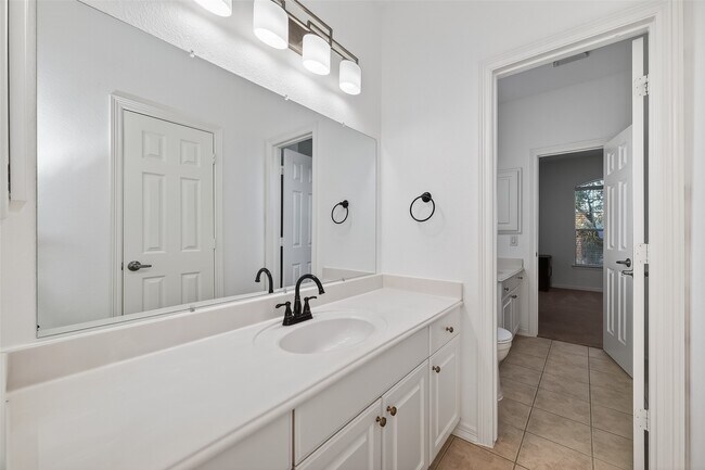 Building Photo - 22115 Oakcreek Hollow Ln