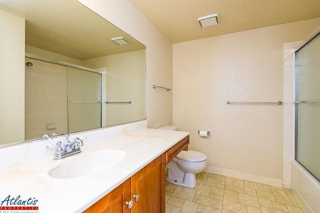 Building Photo - Lovely Condo | Central A/C | Garage