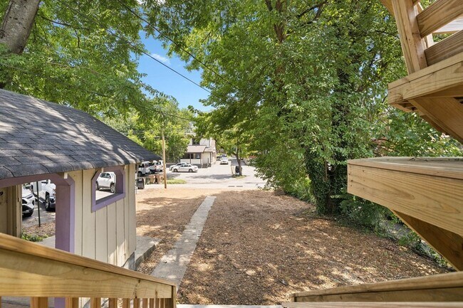 Building Photo - 1604 17th Ave S