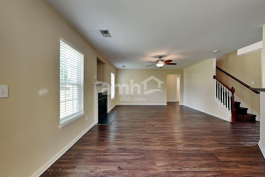 Building Photo - 121 Mockernut Dr
