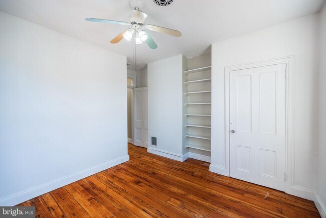 Building Photo - 206 S 43rd St