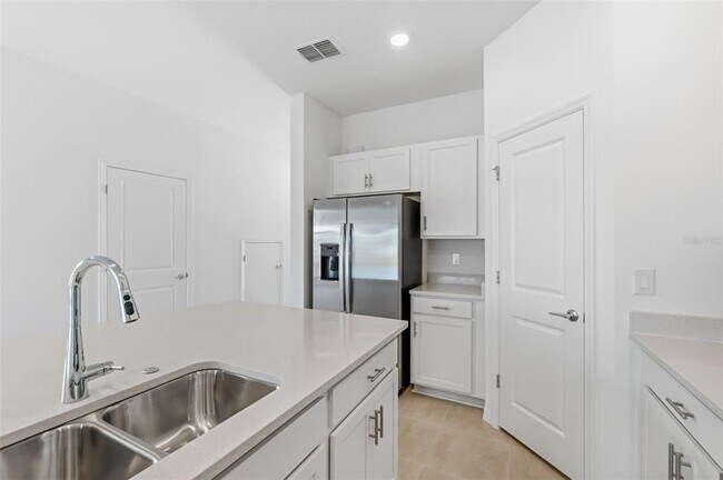 Building Photo - 15125 Cuzcorro Ct