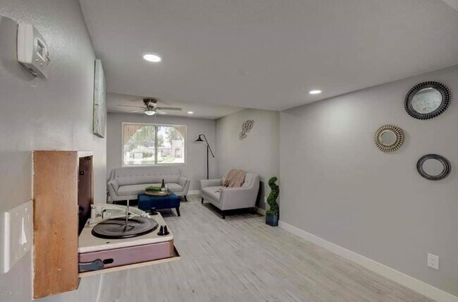 Building Photo - 4678 N 19th Ave