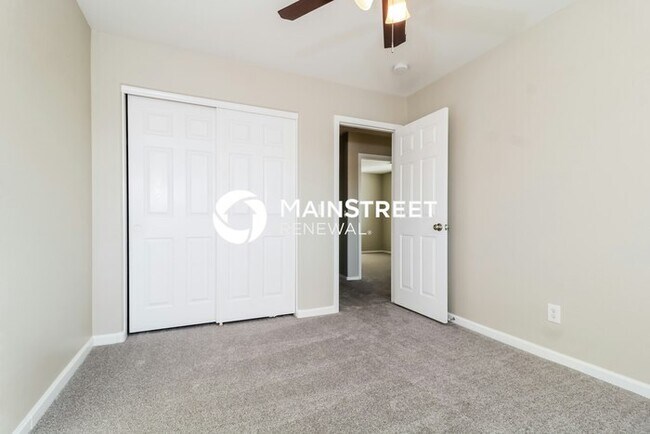 Building Photo - 4 Bedroom Pet-Friendly Home in Avondale, AZ with Main Street Renewal