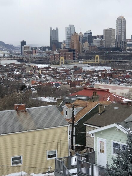 Building Photo - 2325 Sierra St