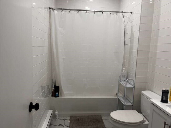 Building Photo - 452 Park Dr