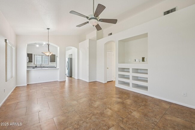 Building Photo - 15649 W Magnolia St