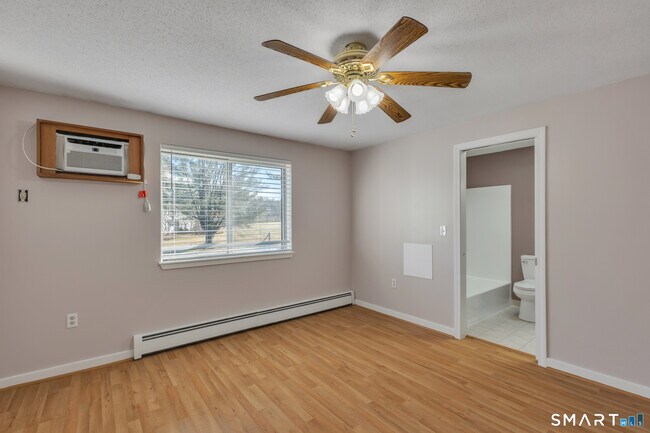 Building Photo - 60 Old Town Rd