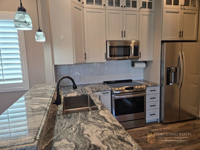 Building Photo - Stunning 2-bed, 2-bath Casita in North Phoenix