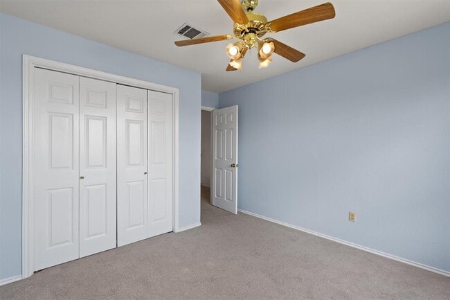 Building Photo - 100 Parque Cir
