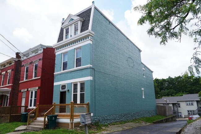 Building Photo - 3225 Bishop St