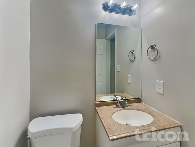 Building Photo - 25 Suncrest Dr