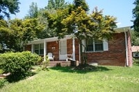 Building Photo - Cute 2 bedroom Ranch home in Hendersonville!