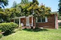 Building Photo - Cute 2 bedroom Ranch in home in Hendersonv...